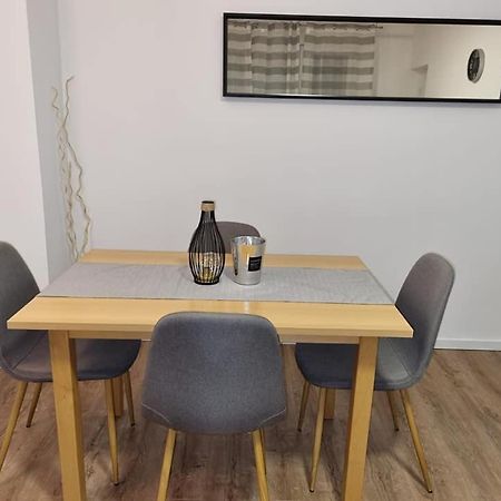 Apartman Simic Apartment โอซีเยก ภายนอก รูปภาพ