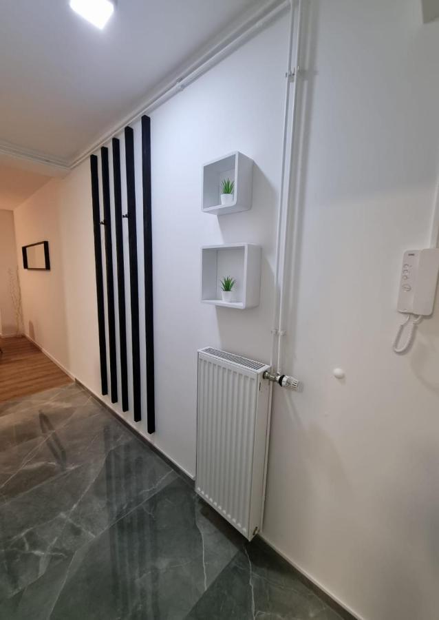 Apartman Simic Apartment โอซีเยก ภายนอก รูปภาพ