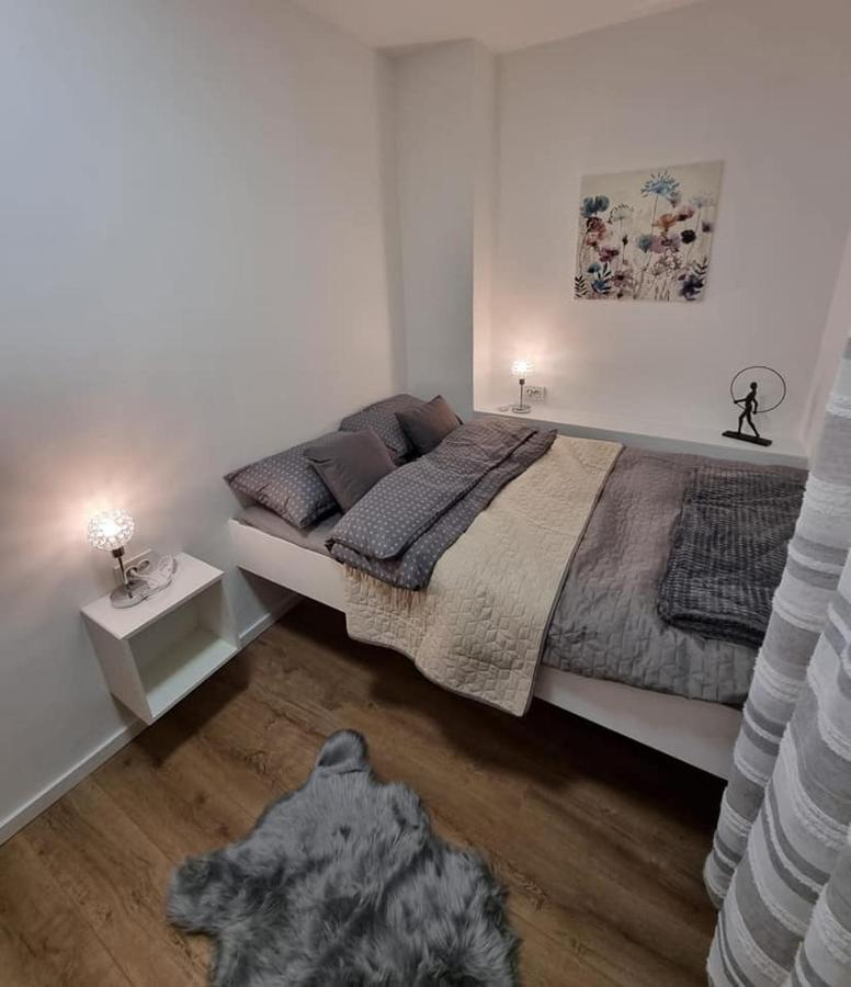 Apartman Simic Apartment โอซีเยก ภายนอก รูปภาพ